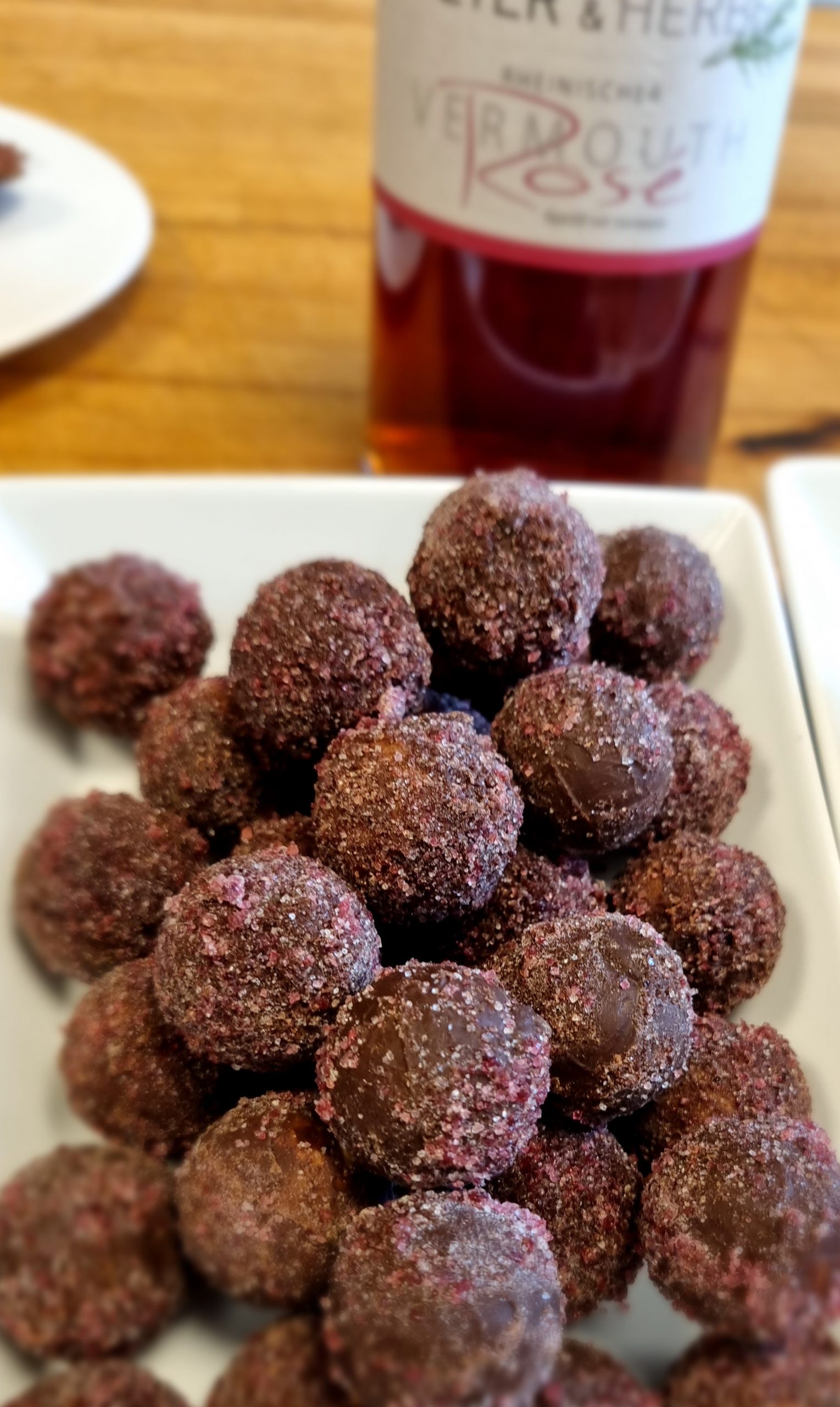 Rheinische Vermouth Praline mit Basilikum